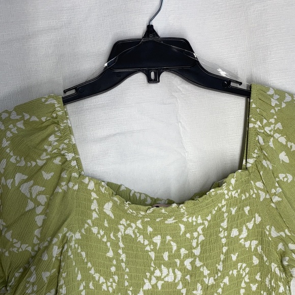 So smocked puff sleeve crop top w butterfly abstract print L jrs - Picture 11 of 17